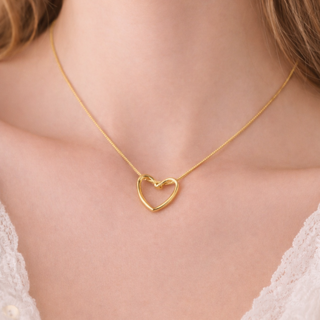 Collar Silhouette of Heart