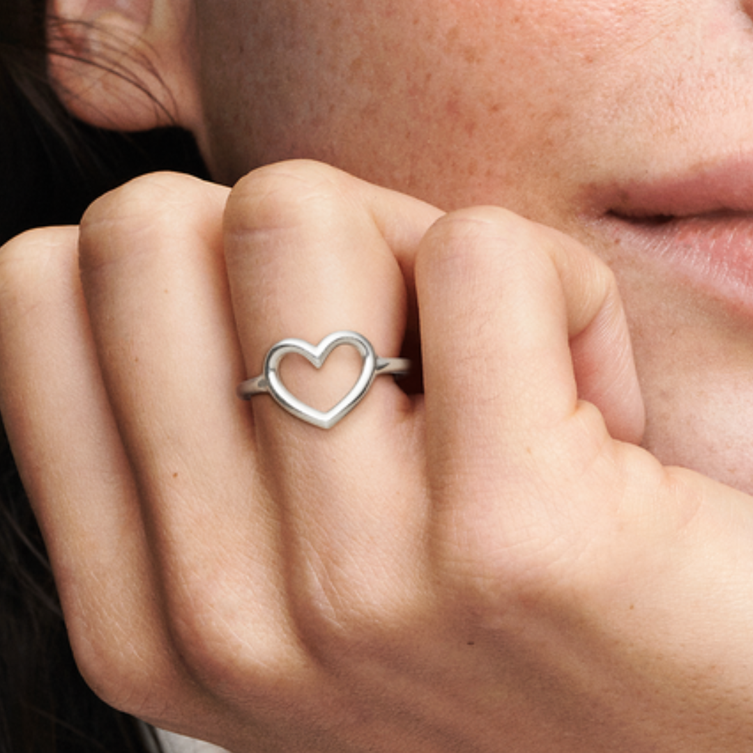 Anillo Corazón Silueta