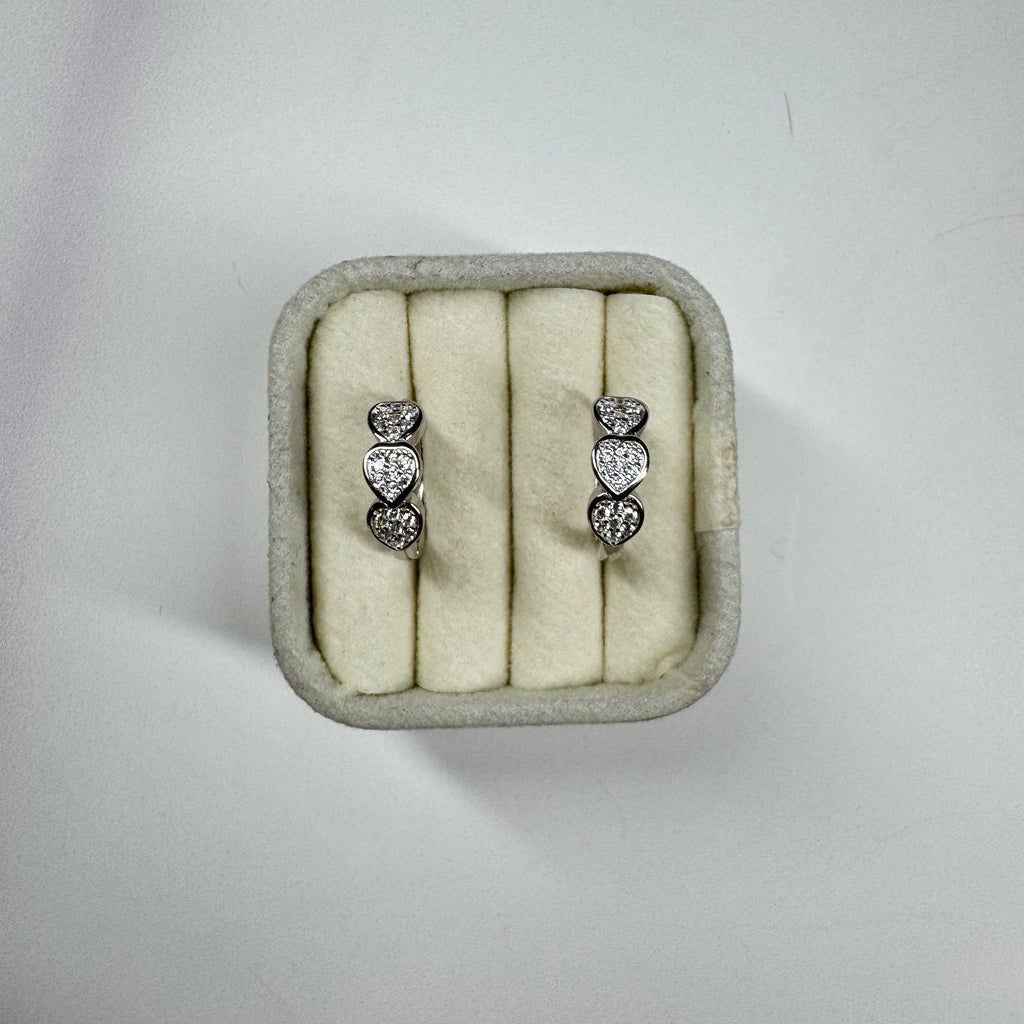 Aretes Huggies Corazones