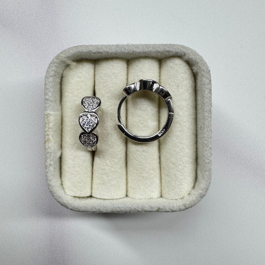 Aretes Huggies Corazones