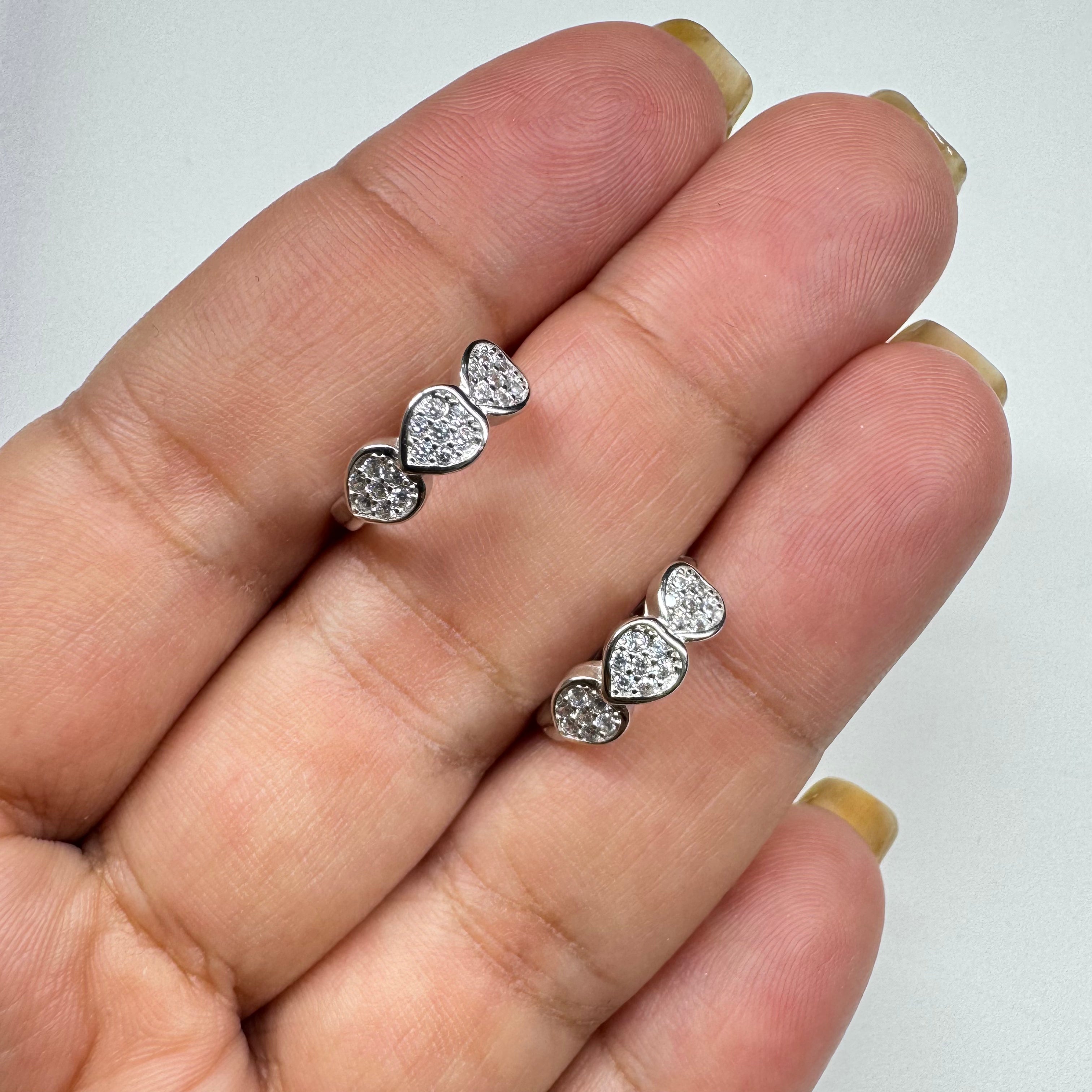 Aretes Huggies Corazones